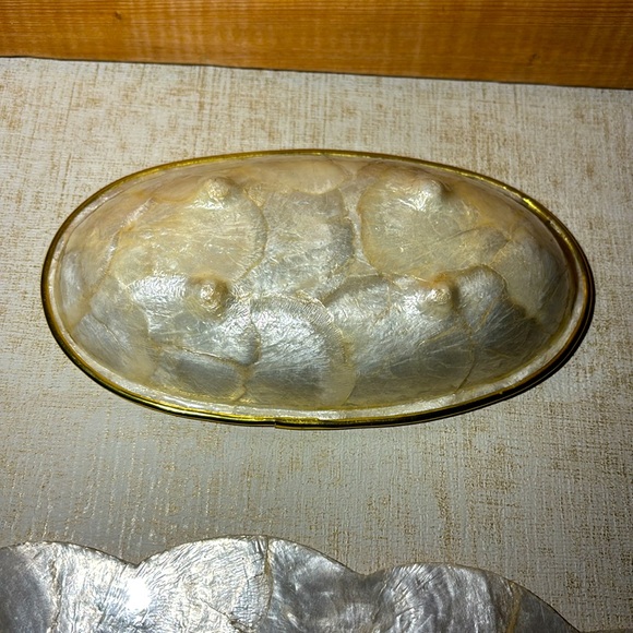 Vintage "Shell-Craft" Capiz Shell Placemat (1) and Capiz Shell Dish - Picture 8 of 17
